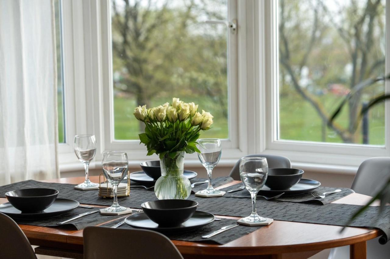Entire Home In Streatham With Lovely Views & Ultra Fast Wi-Fi Norbury  Eksteriør billede